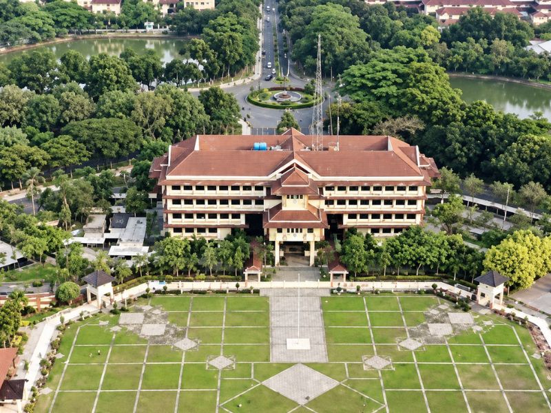 Lokasi Strategis